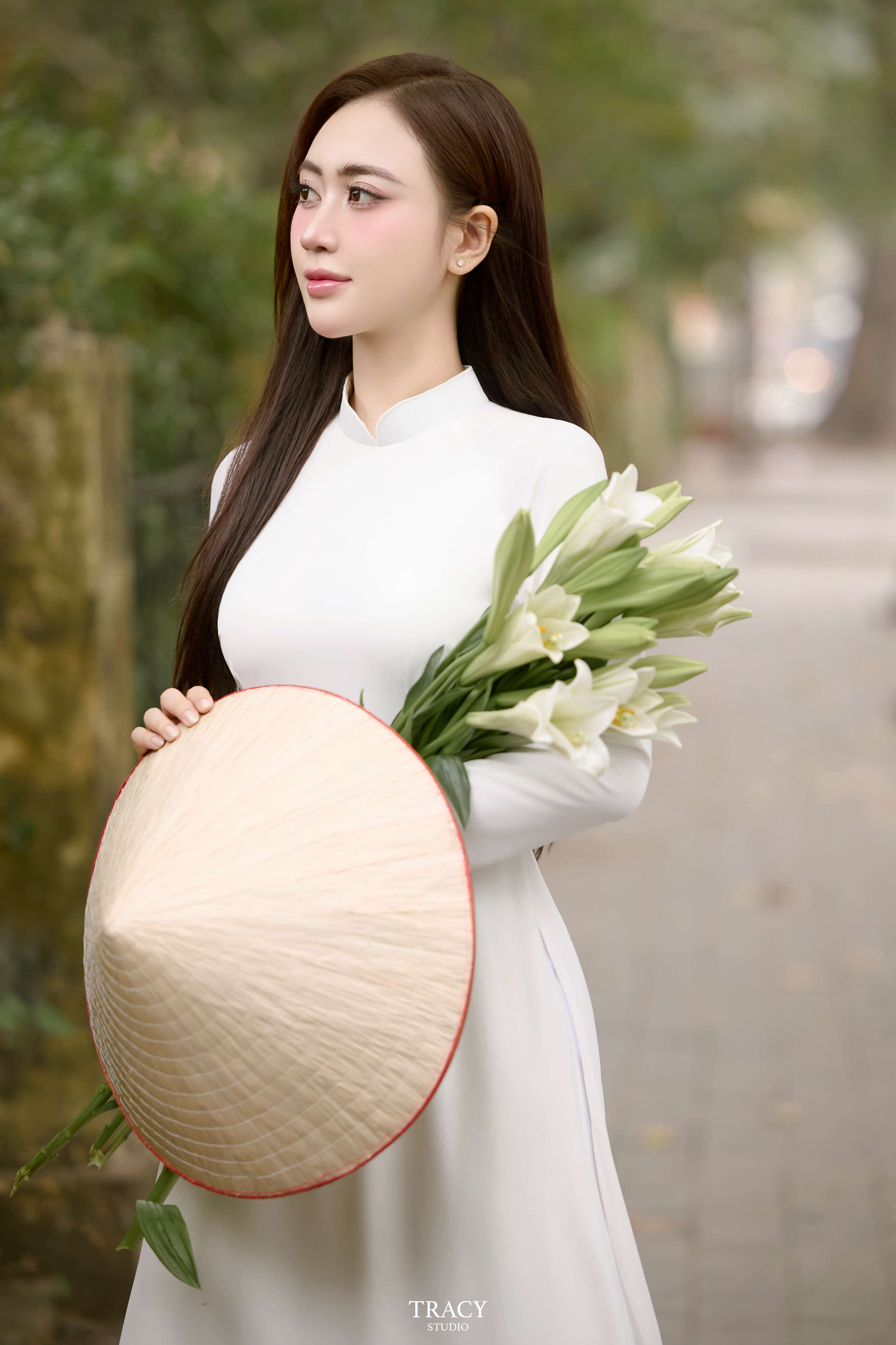frontend/img/gallery/tinh-khoi-ao-dai-viet/tracy-studio-chup-concept-ao-dai-hoa-hue (8).jpg